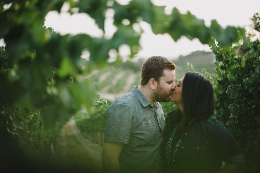 couple kissing in a vineyard in templeton