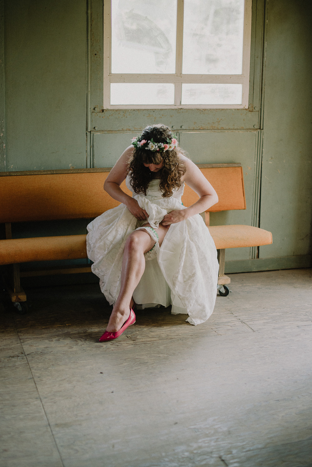 bride putting on the garter